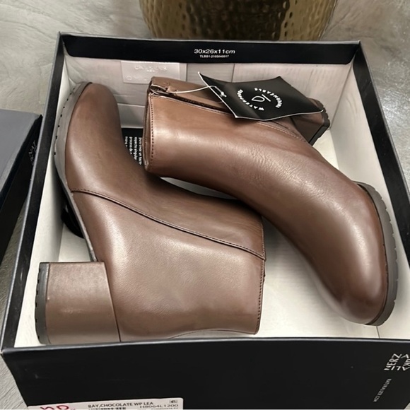 NATURALIZER Bay Chocolate Waterproof Leather (WIDE) - Picture 2 of 13